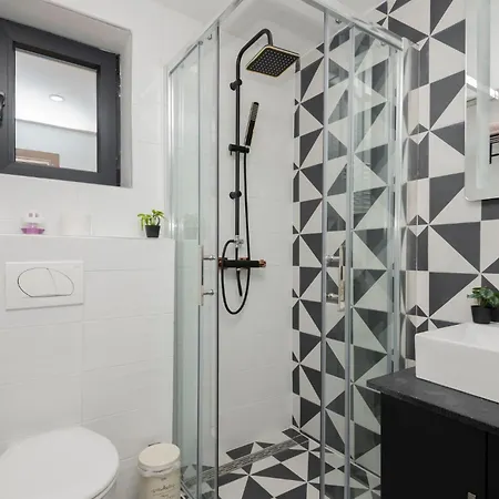 2 Bedroom Cozy In Holiday home Biorine