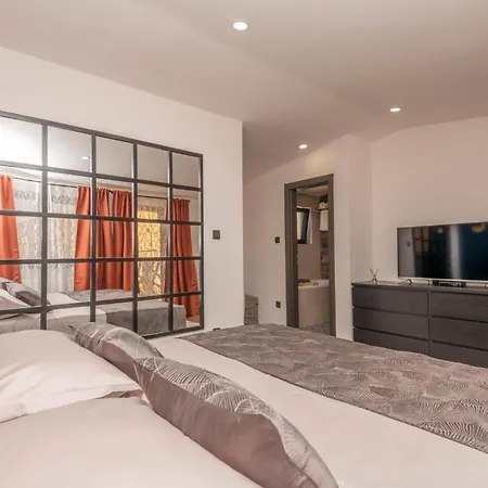 2 Bedroom Cozy In Biorine