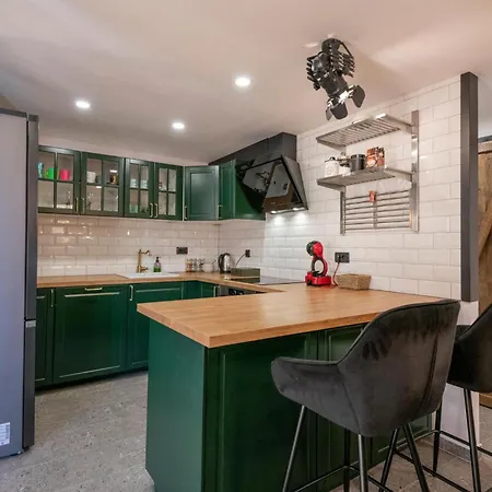 2 Bedroom Cozy In