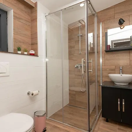 2 Bedroom In * Biorine