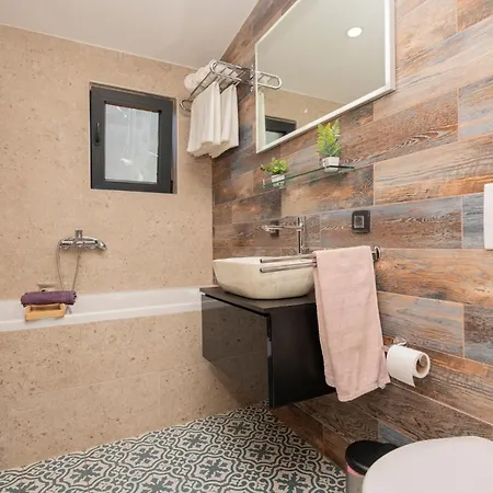 2 Bedroom Cozy In * Biorine