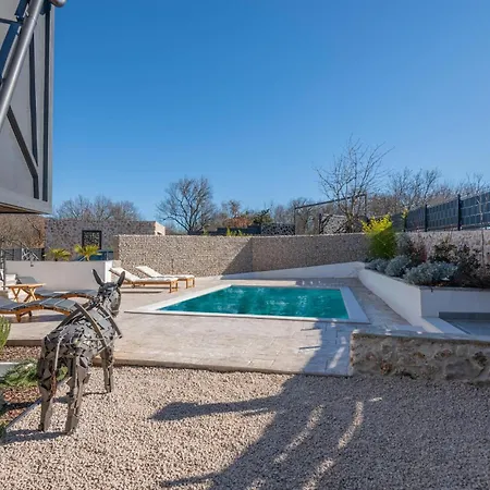 2 Bedroom Cozy In Holiday home Biorine