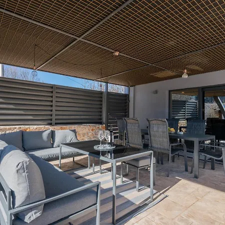 2 Bedroom Cozy In Holiday home