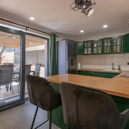 2 Bedroom Cozy In