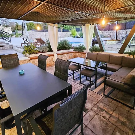 Ferienhaus Luxurious In Biorine
